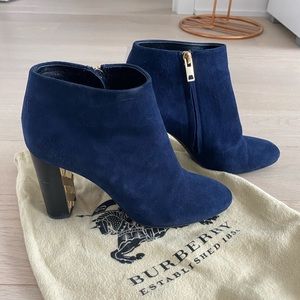 Burberry Suede boots